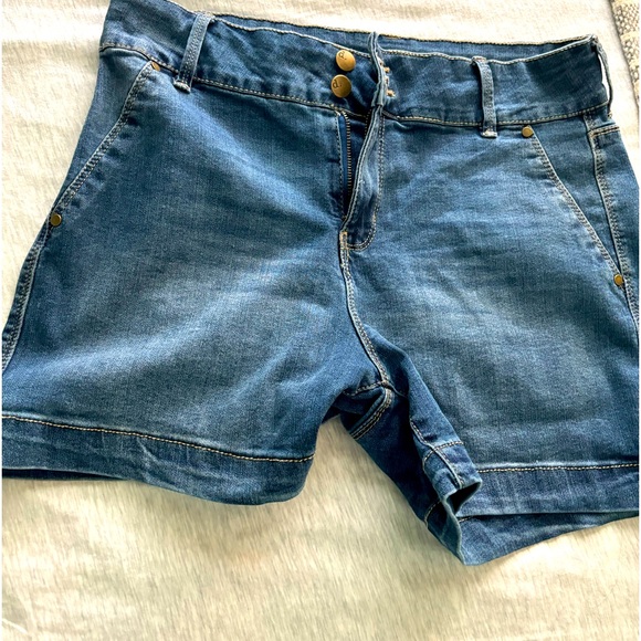 Pants - “D” jeans .  Blue denim  2 buttons. Waist 15” inseam  8. “ 2 pockets in back .